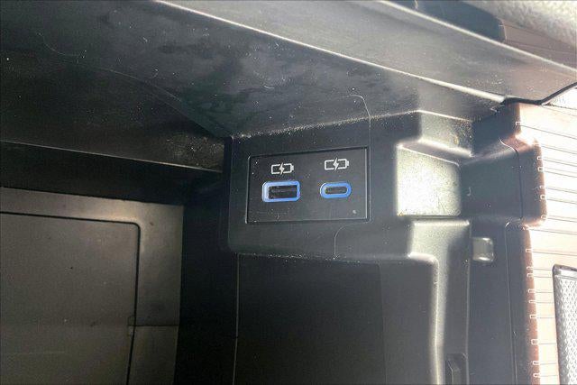 2023 Toyota Sienna LE