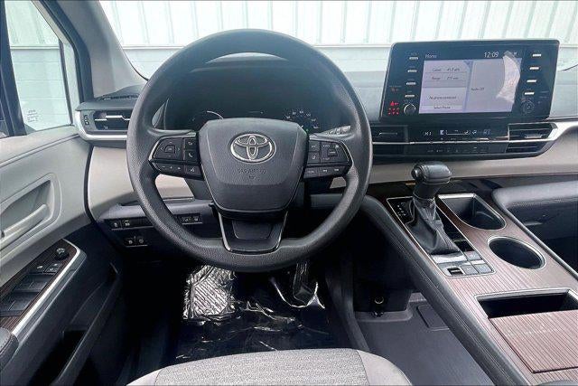 2023 Toyota Sienna LE