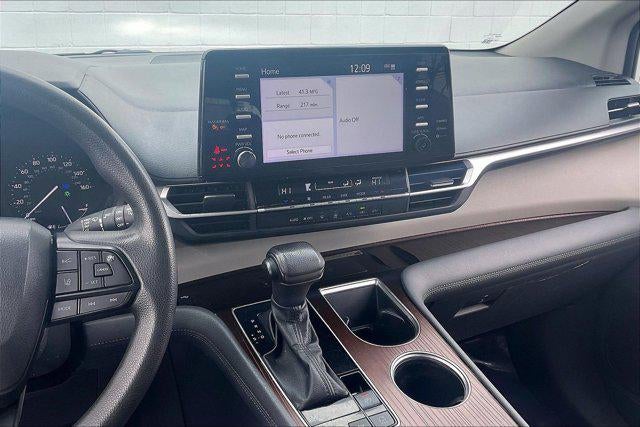 2023 Toyota Sienna LE