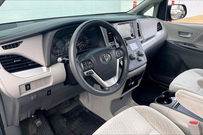 2017 Toyota Sienna LE