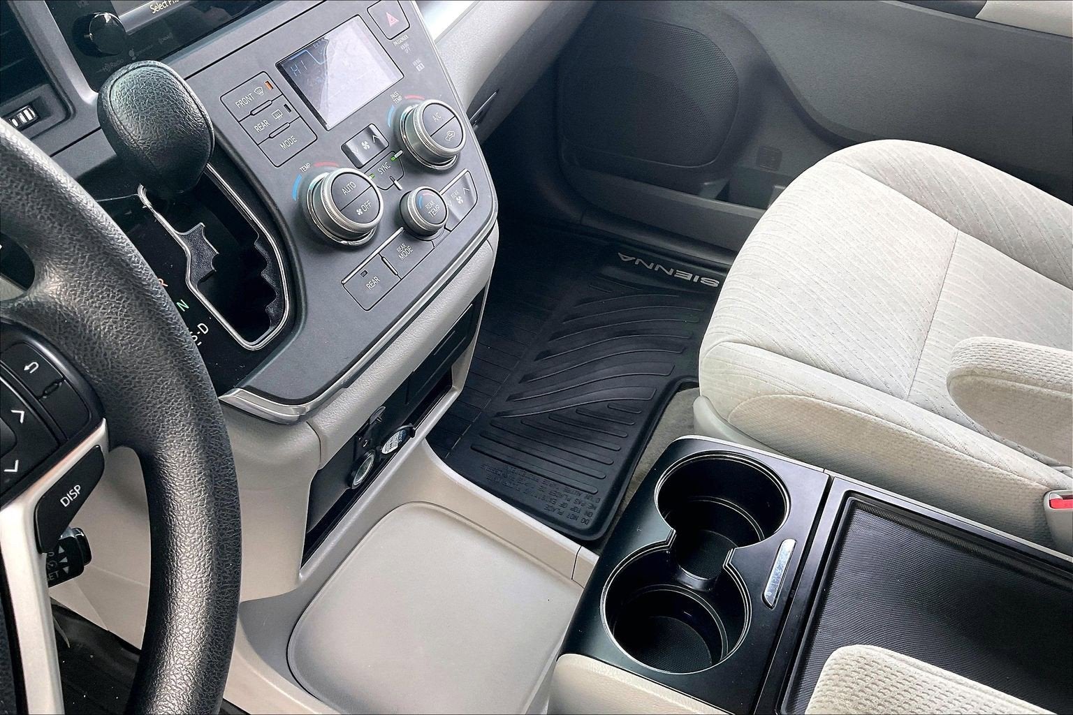 2017 Toyota Sienna LE