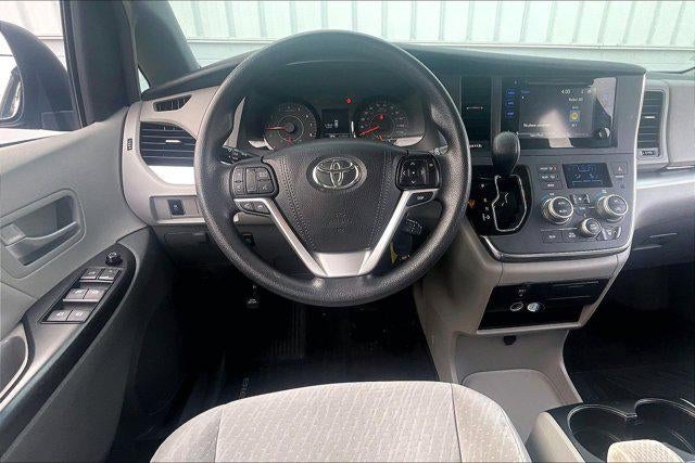 2017 Toyota Sienna LE