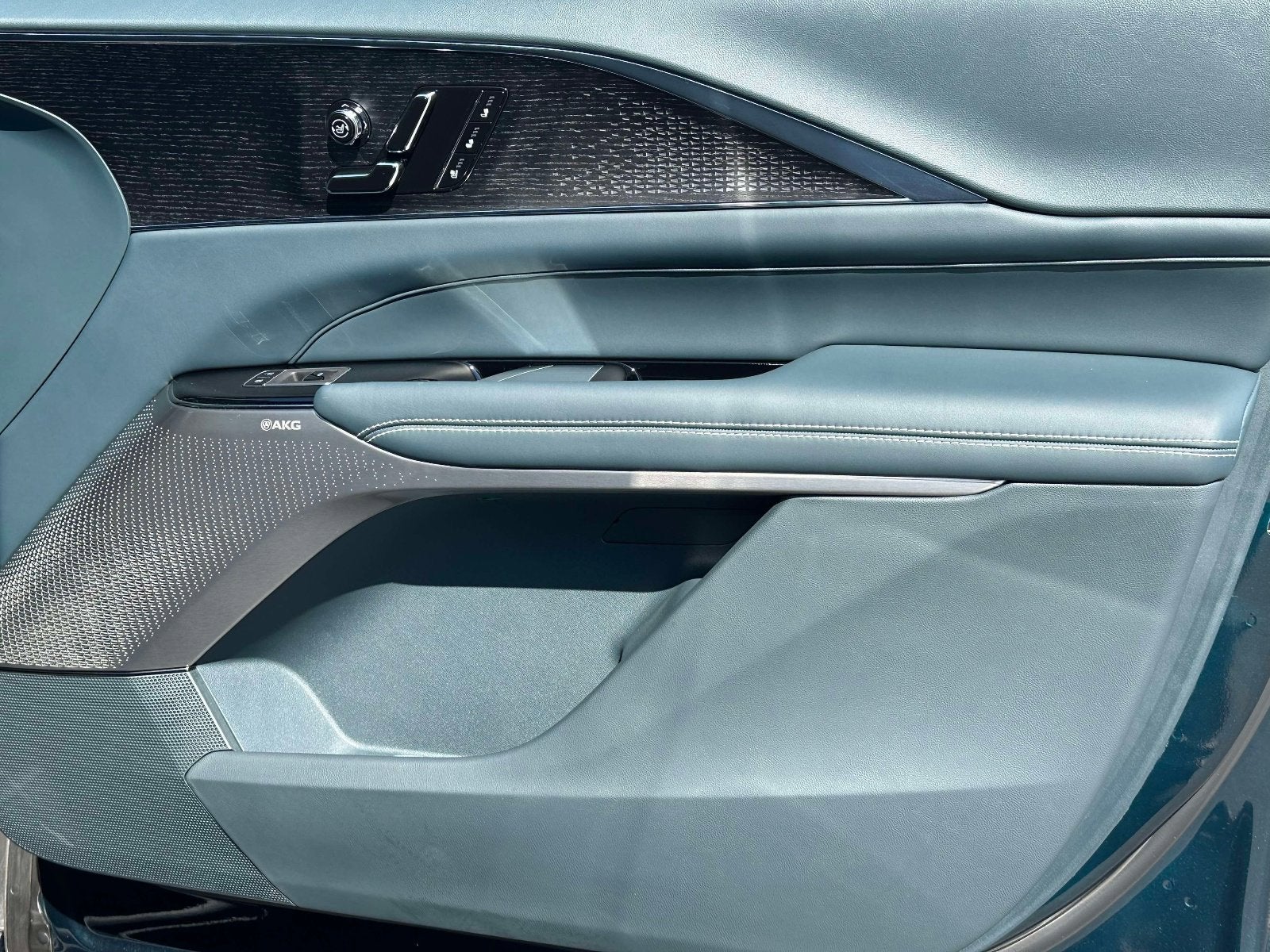2024 Cadillac LYRIQ Sport 3
