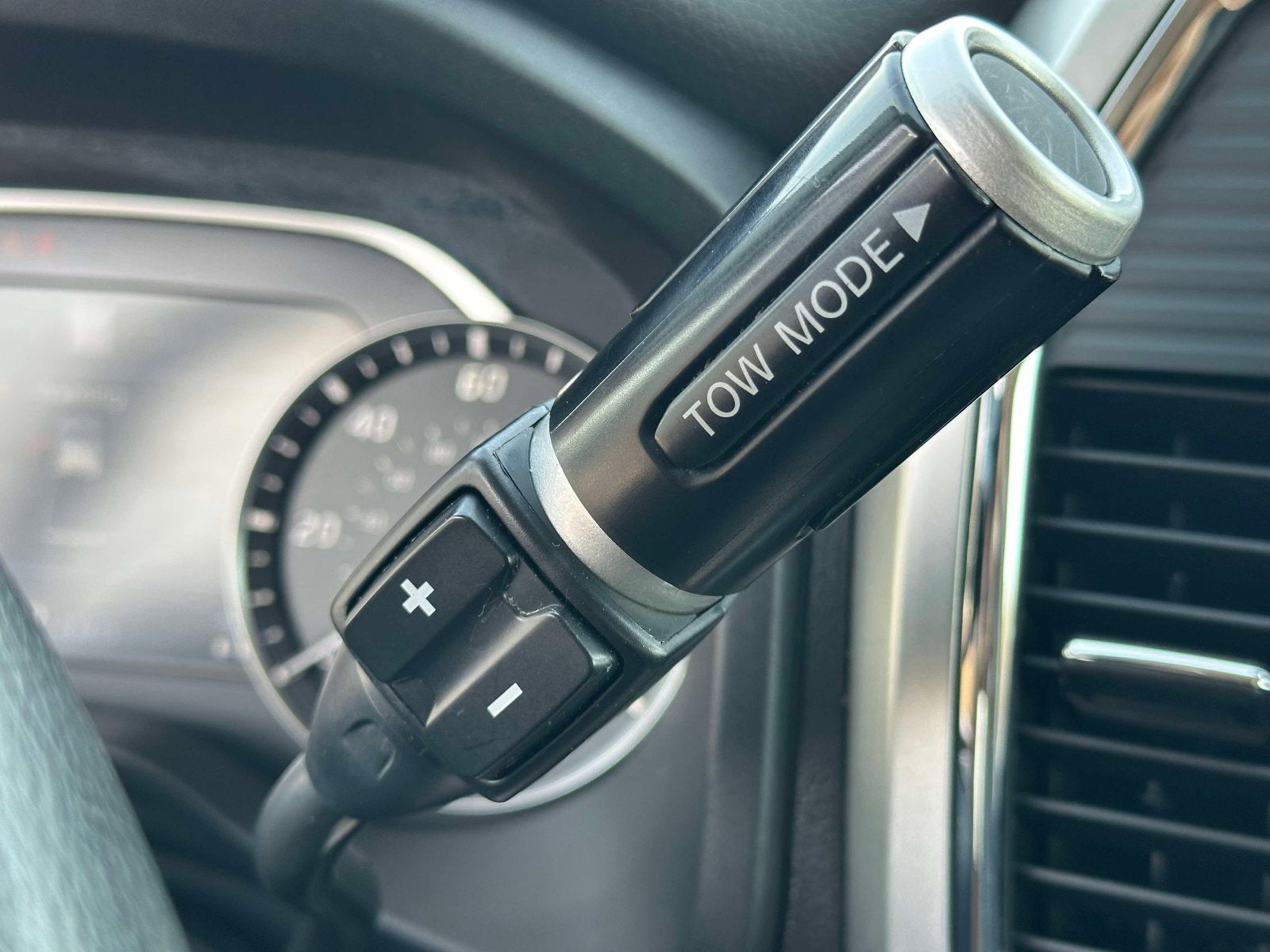 2020 Nissan Titan SV