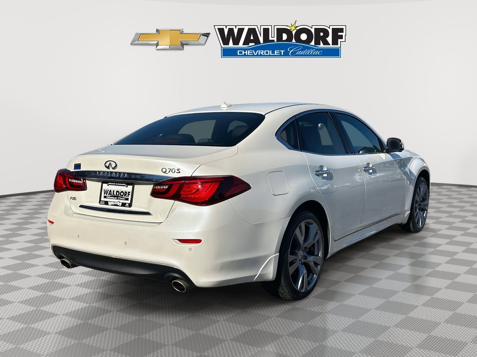 2017 INFINITI Q70 3.7