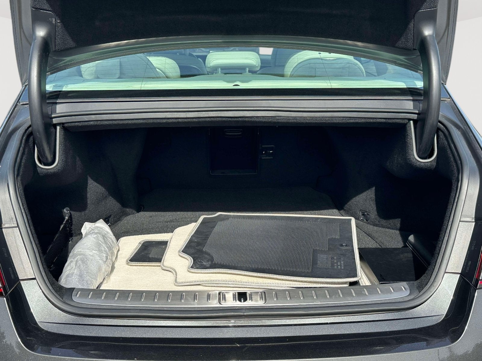 2023 Genesis G90 e-SC