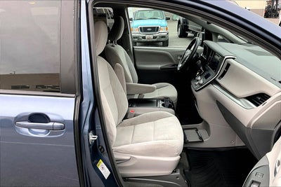 2017 Toyota Sienna LE Auto Access Seat